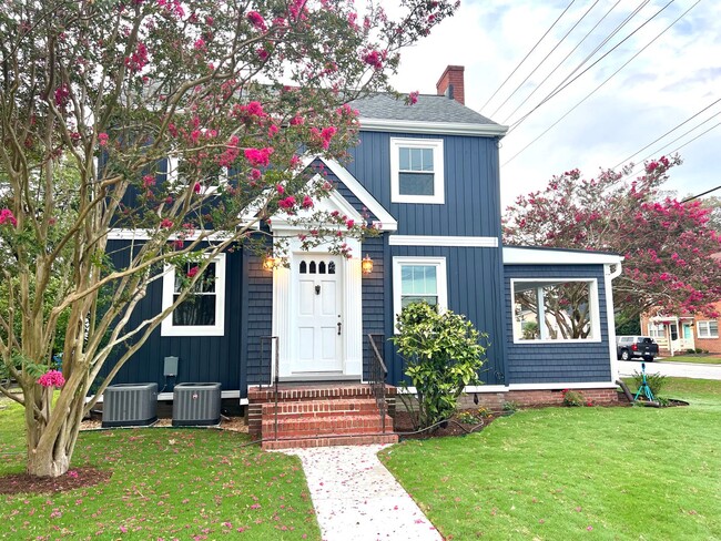 Building Photo - Completely Renovated 4BR Beach Cottage! Tw...