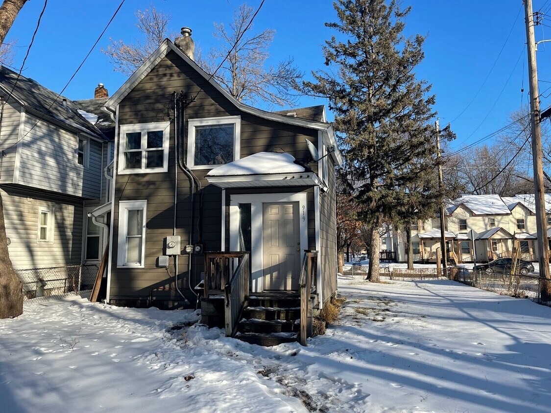 919 Galtier St, Saint Paul, MN 55117 Townhouse for Rent in Saint Paul