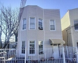 Building Photo - 1653 Holland Ave