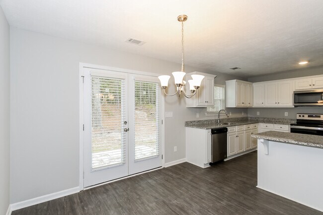 Building Photo - Gorgeous 3 Bedroom in Thomson!
