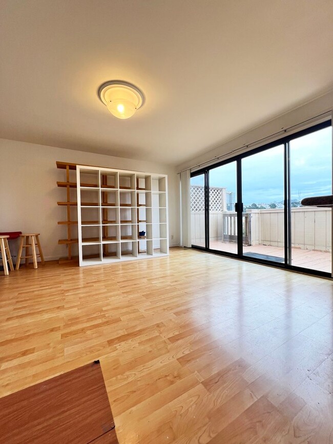 Foto del edificio - Charming Upstairs Unit in Desirable Parksi...