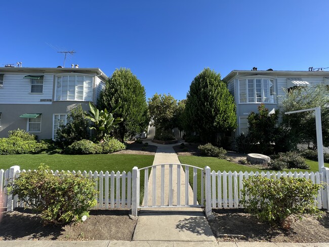 Building Photo - 11143 Acama St