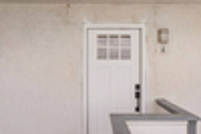 Building Photo - 303 Ola Vista