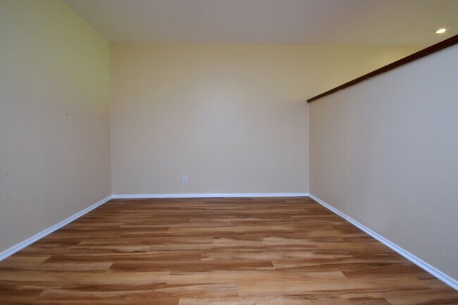 Foto del edificio - Luxurious 1+bdr, 1bath condo in prime Sher...