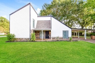 Building Photo - 5825 Lynnfield Cove