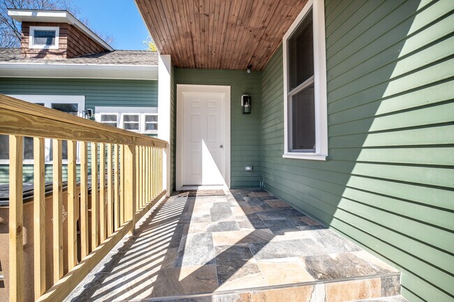 Foto del edificio - 32 Pulaski St