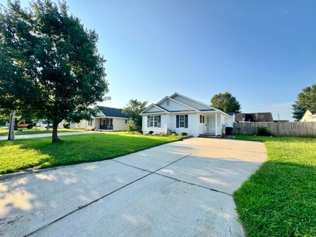 Foto del edificio - 4116 Huntsmoor Ln NW