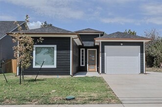 Building Photo - 609 N Getzendaner St