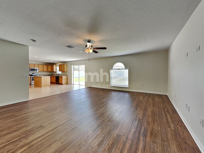 Foto del edificio - 715 Valrico Hills Ln