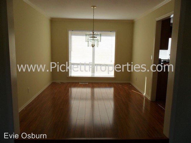 Building Photo - 4857 NW Walgren Dr