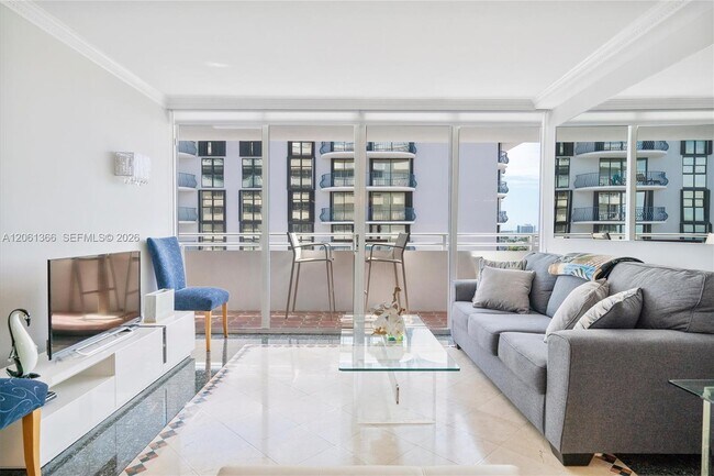 Foto del edificio - 8911 Collins Ave