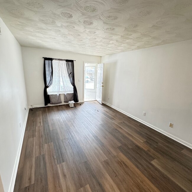 Foto del edificio - 141 Orchard View Ln