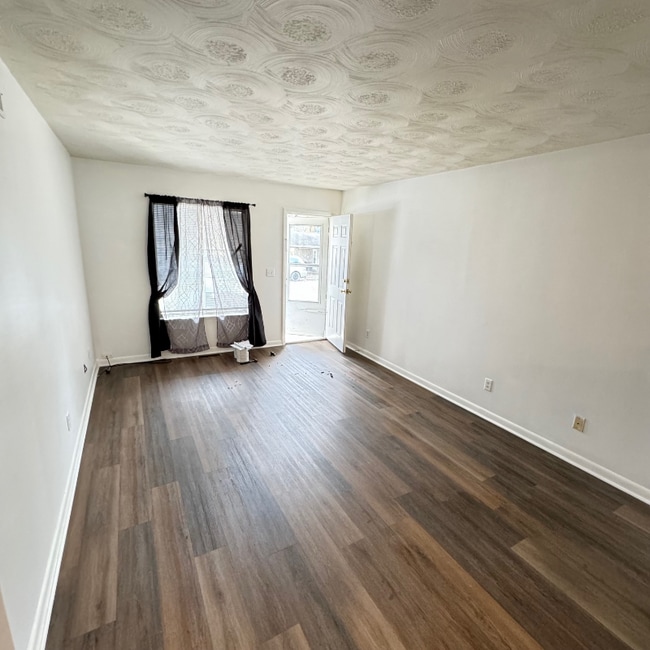 Building Photo - 141 Orchard View Ln