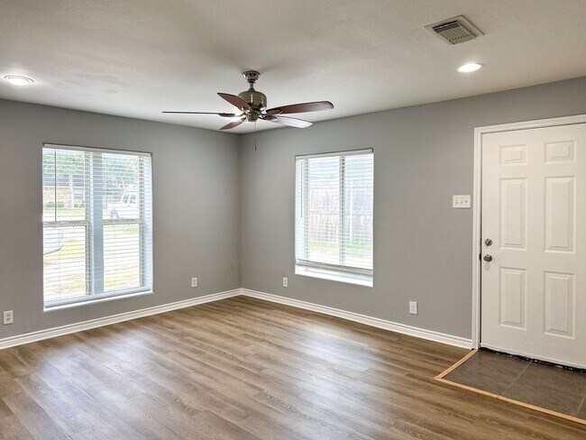 Foto del edificio - 5214 Lane St