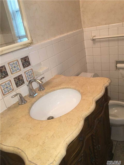 Foto del edificio - 240-24 Alameda Ave