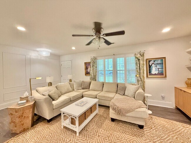 Foto del edificio - Stunning 3BD, 2BA Raleigh Home with a Fenc...