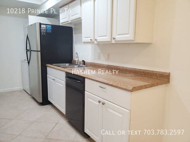 Foto del edificio - This stunning and move-in ready 3-bedroom,...