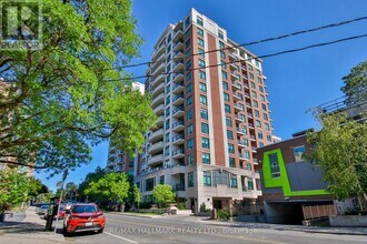 Building Photo - 319 Merton St
