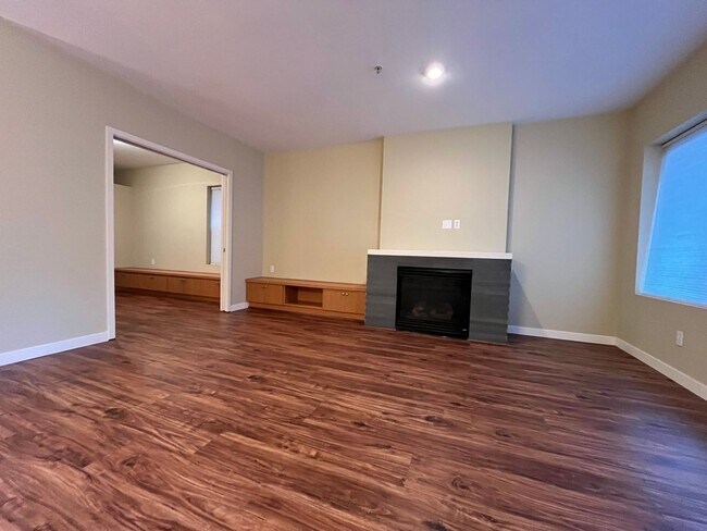 Building Photo - Wonderful St. Johns condo, W/S/T included ...