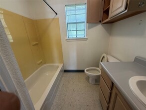 Building Photo - 516 Battlebell Rd