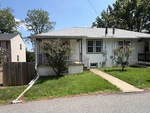 Building Photo - 607 Tabak Ave