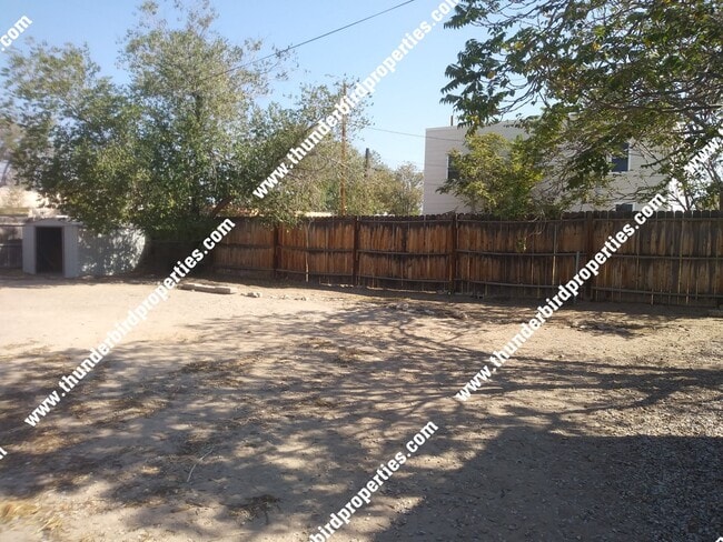 Building Photo - 2 bedrooms, 1 bath, fenced yard near CNM, UNM