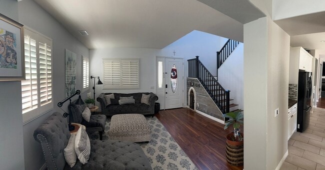Building Photo - Large 4 bedroom / 3 bathroom San Jacinto Home