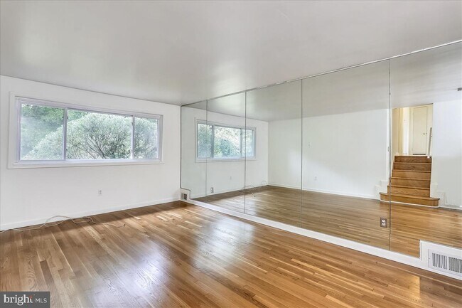 Foto del edificio - 7508 Creighton Dr