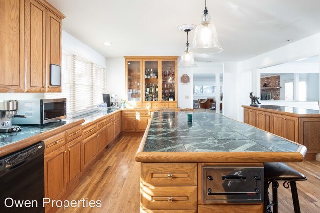 Foto del edificio - 4 br, 3.5 bath House - 280 Moose Street