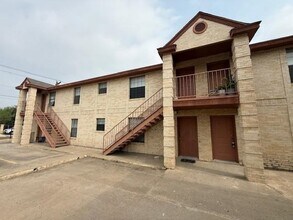 Building Photo - 1502 E San Pedro St