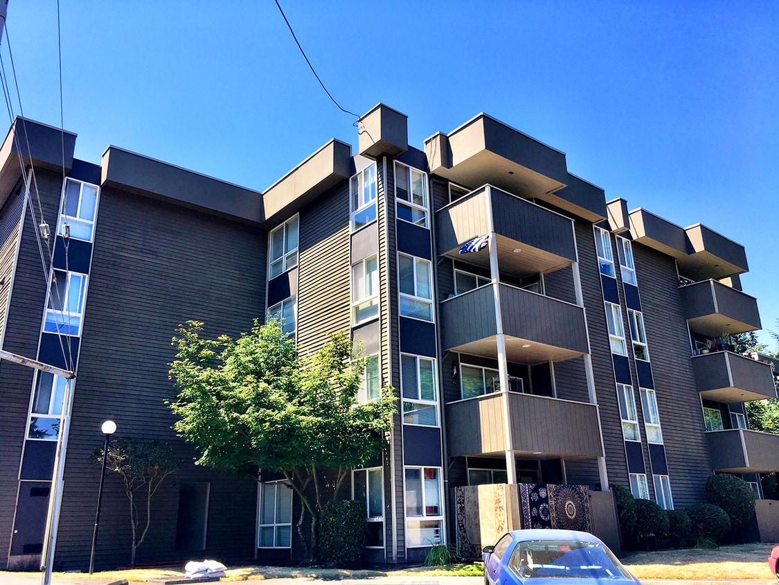 Primary Photo - 12520 Roosevelt Way NE