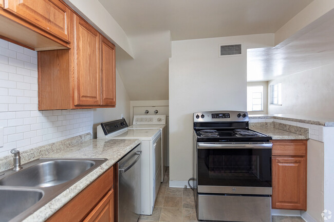 Building Photo - Townhomes at Two Creeks