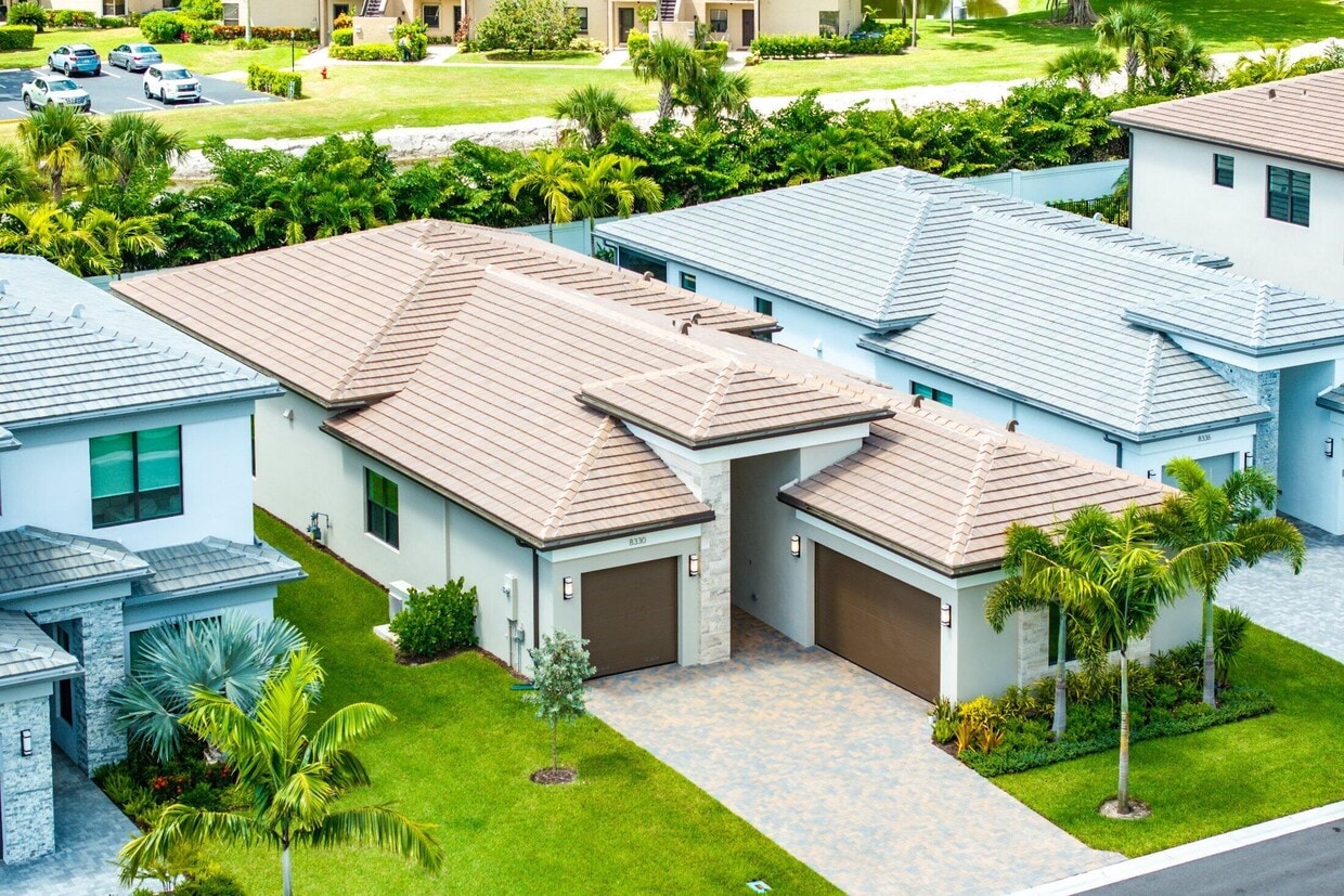 Foto principal - 8330 Essex Country Clb Dr