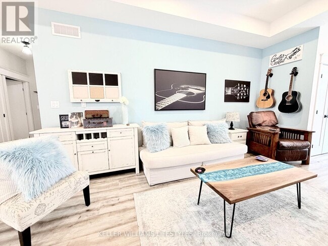 Building Photo - 159 159 Collins Wy