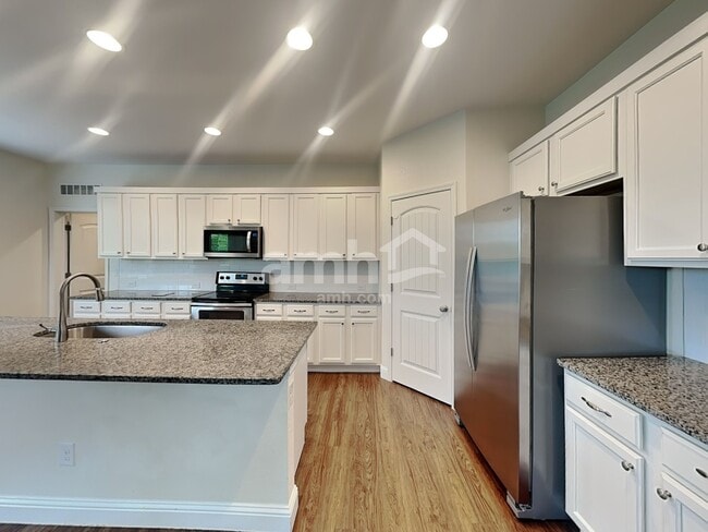 Building Photo - 12939 Ventana St