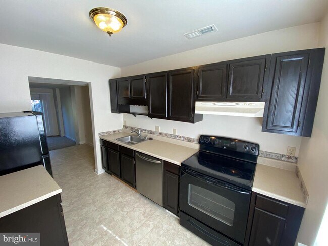 Foto del edificio - 2245 Rock Creek Rd