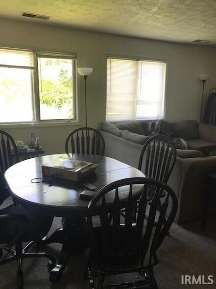 Building Photo - 314 W Kenwood Dr