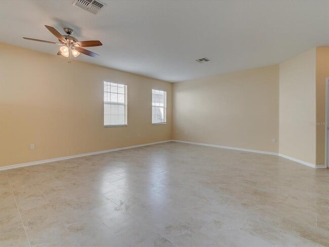 Foto del edificio - 17552 Queensland St