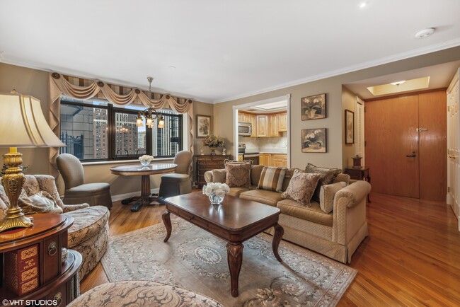 Building Photo - 40 E Delaware Pl