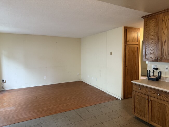 Building Photo - 5660 Lauretta St