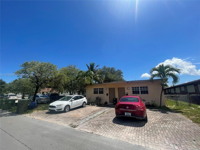 Foto del edificio - 825 NW 9th St