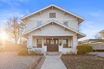 Building Photo - 915 N Center St