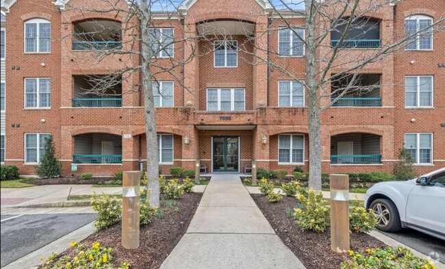 Building Photo - 7065 Heritage Hunt Dr