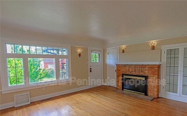 Building Photo - 4 Webster Pl