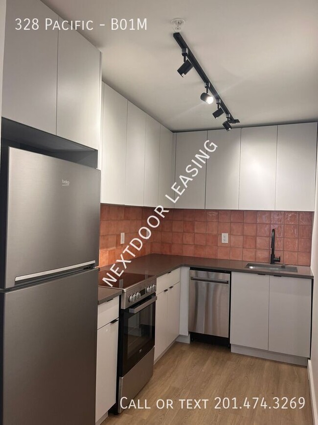 Building Photo - 328 Pacific