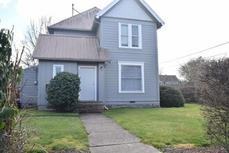 Building Photo - 805-807 SW 5th St