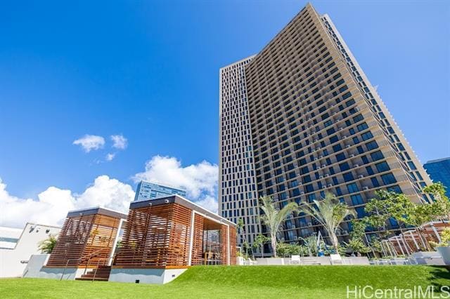 Building Photo - 987 Queen St