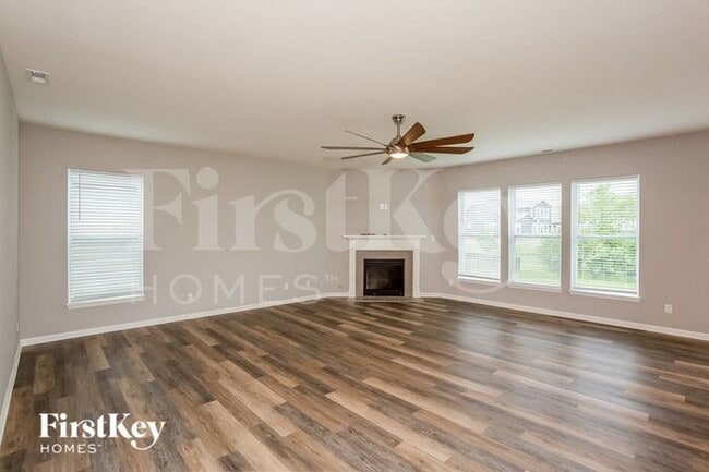 Building Photo - 4434 Hayward Way