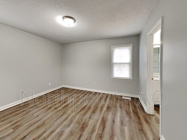 Foto del edificio - 1328 Amber Acres Ln