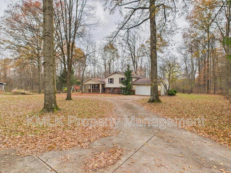 Foto principal - 874 Pleasant St